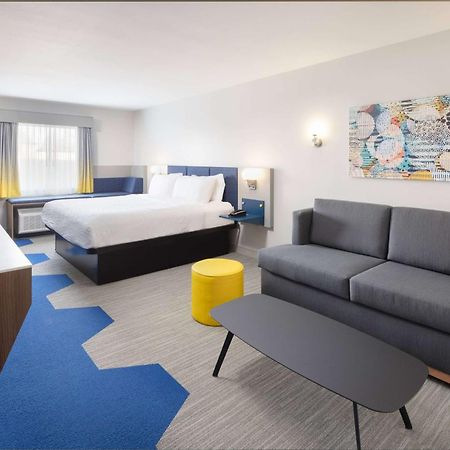 Microtel Inn & Suites By Wyndham Macedon エクステリア 写真