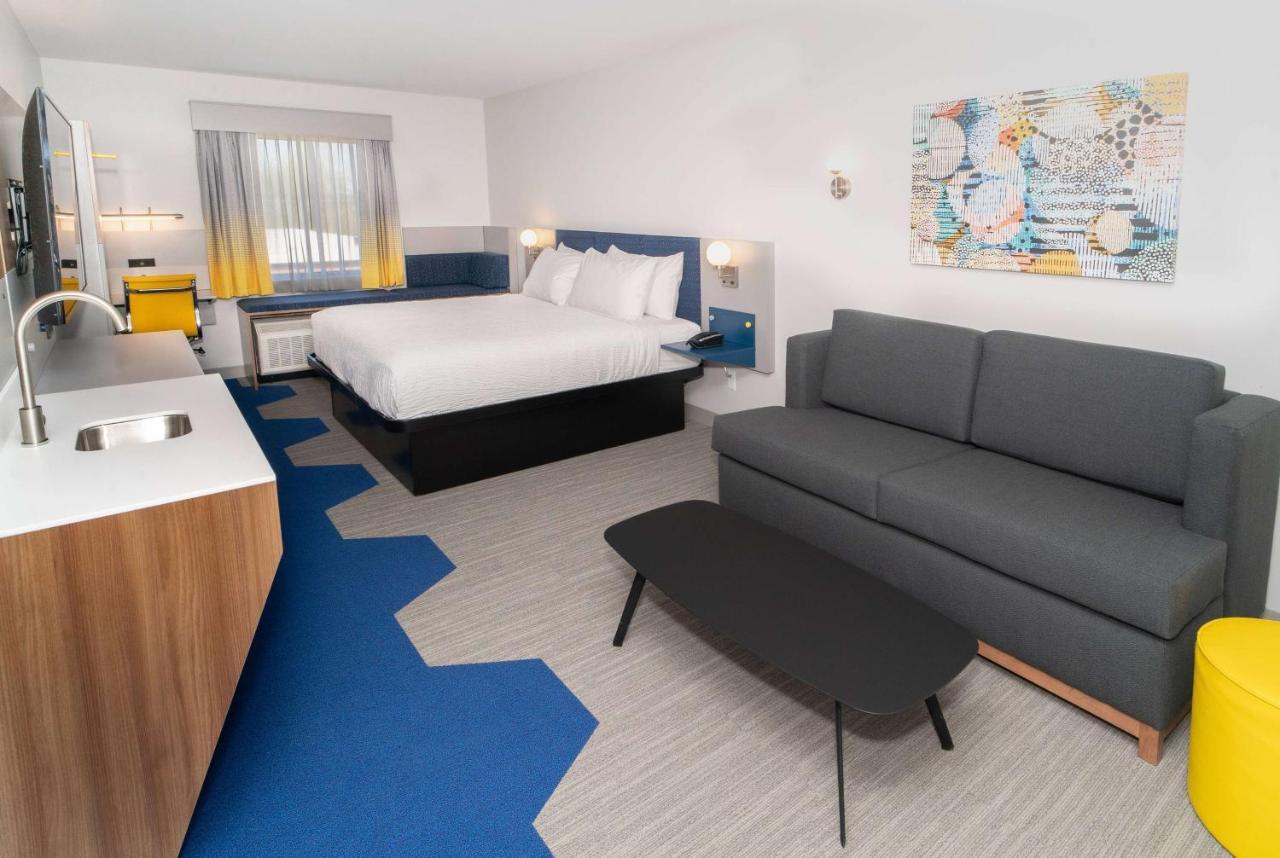 Microtel Inn & Suites By Wyndham Macedon エクステリア 写真