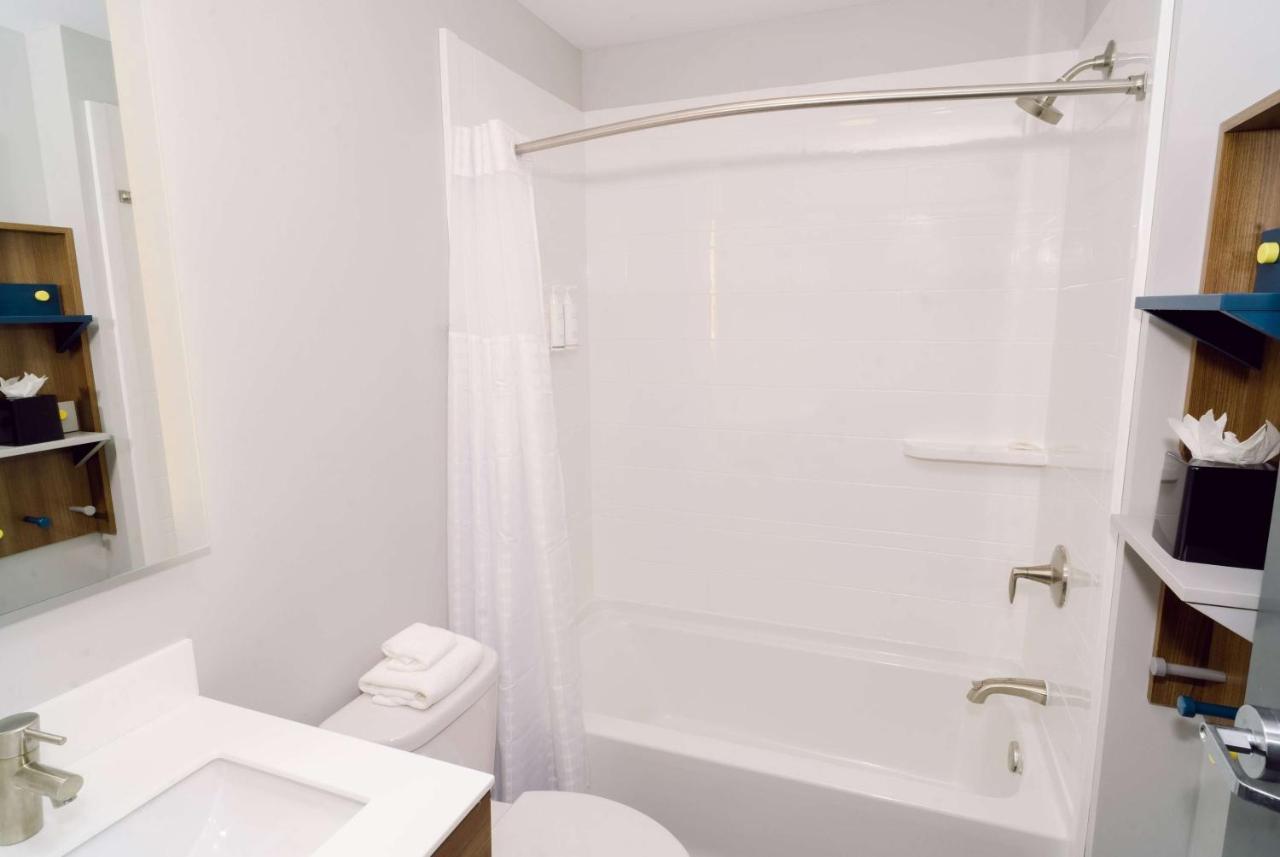 Microtel Inn & Suites By Wyndham Macedon エクステリア 写真