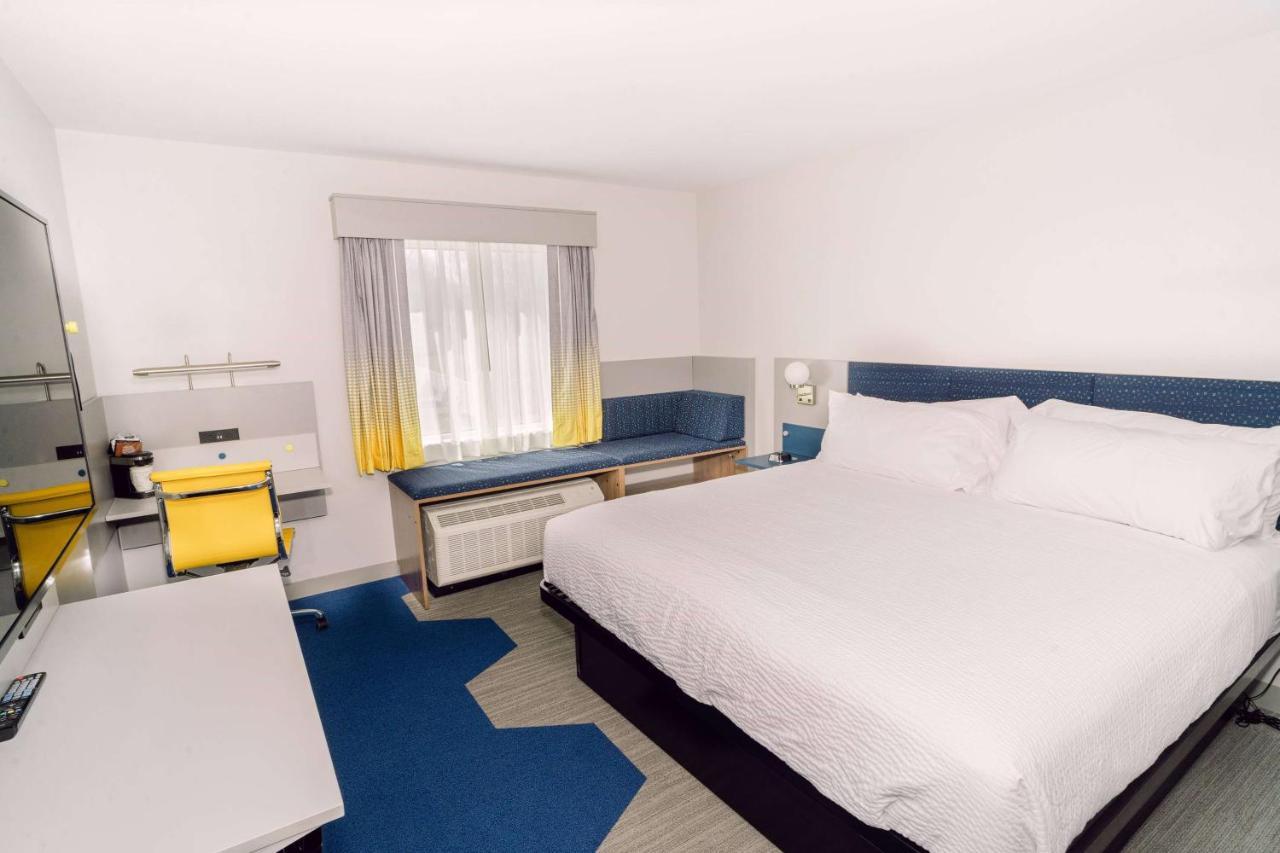 Microtel Inn & Suites By Wyndham Macedon エクステリア 写真