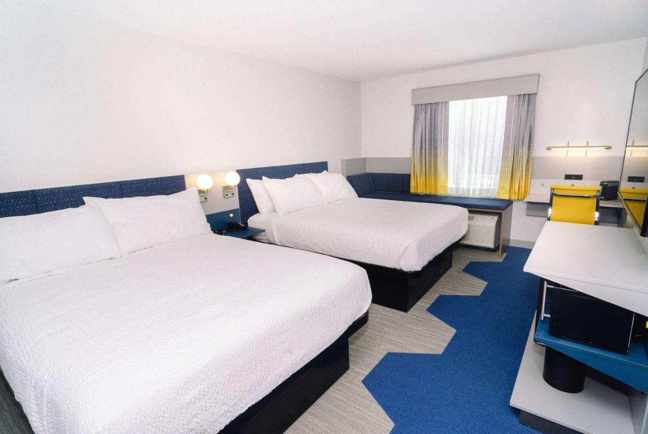 Microtel Inn & Suites By Wyndham Macedon エクステリア 写真