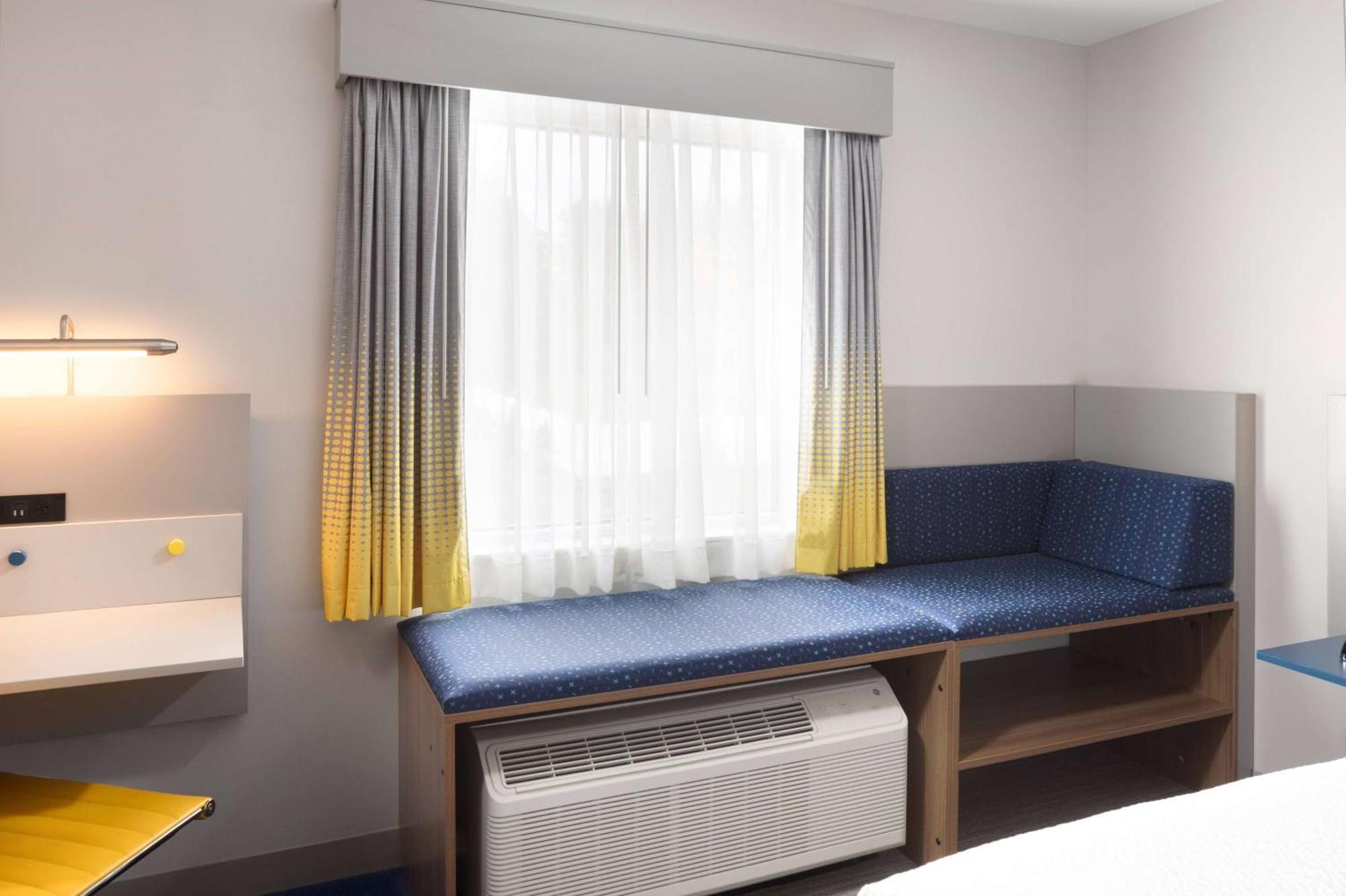 Microtel Inn & Suites By Wyndham Macedon エクステリア 写真
