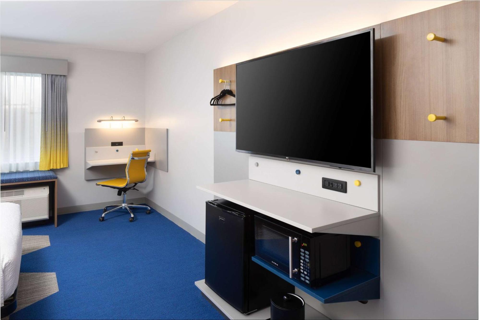 Microtel Inn & Suites By Wyndham Macedon エクステリア 写真
