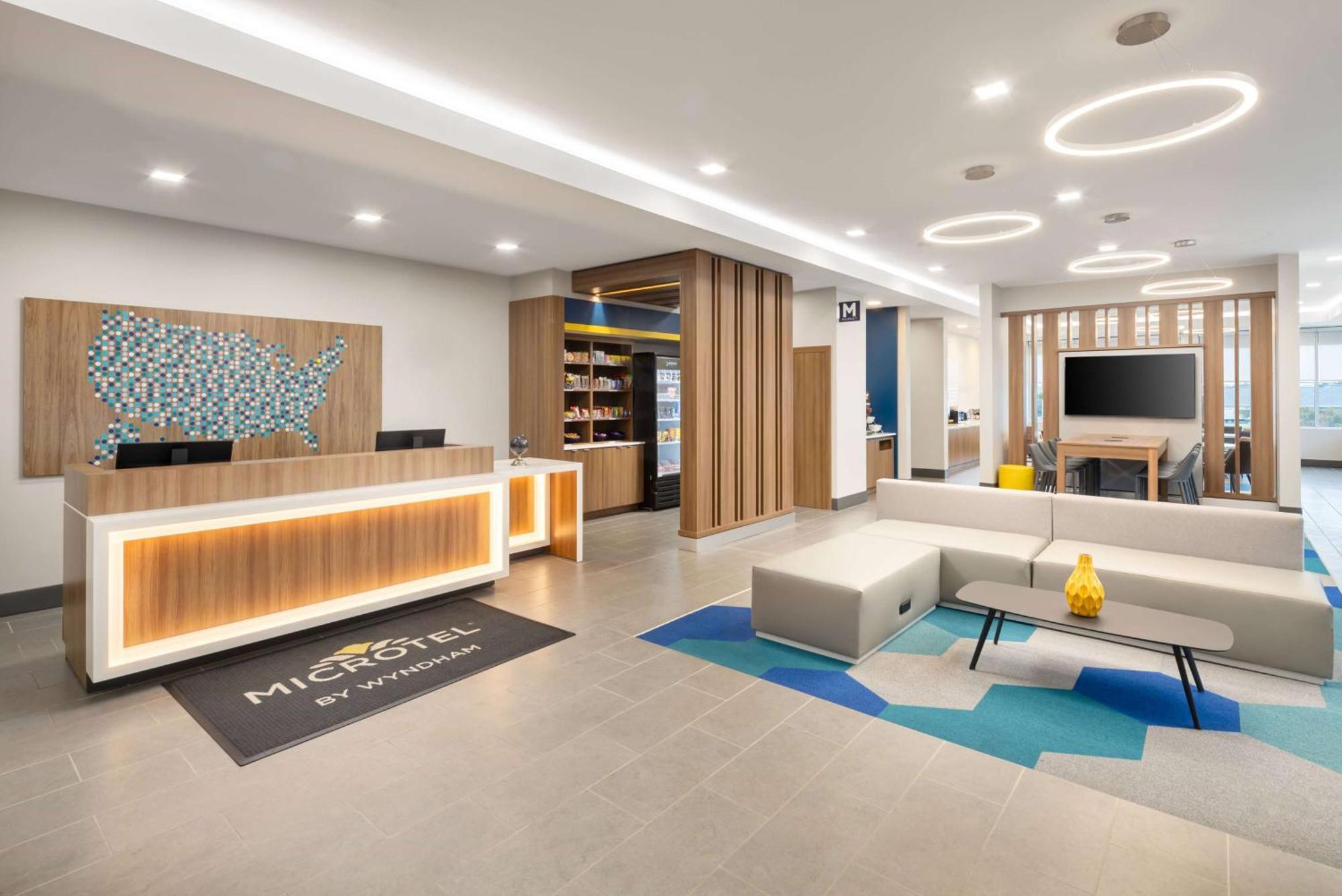 Microtel Inn & Suites By Wyndham Macedon エクステリア 写真