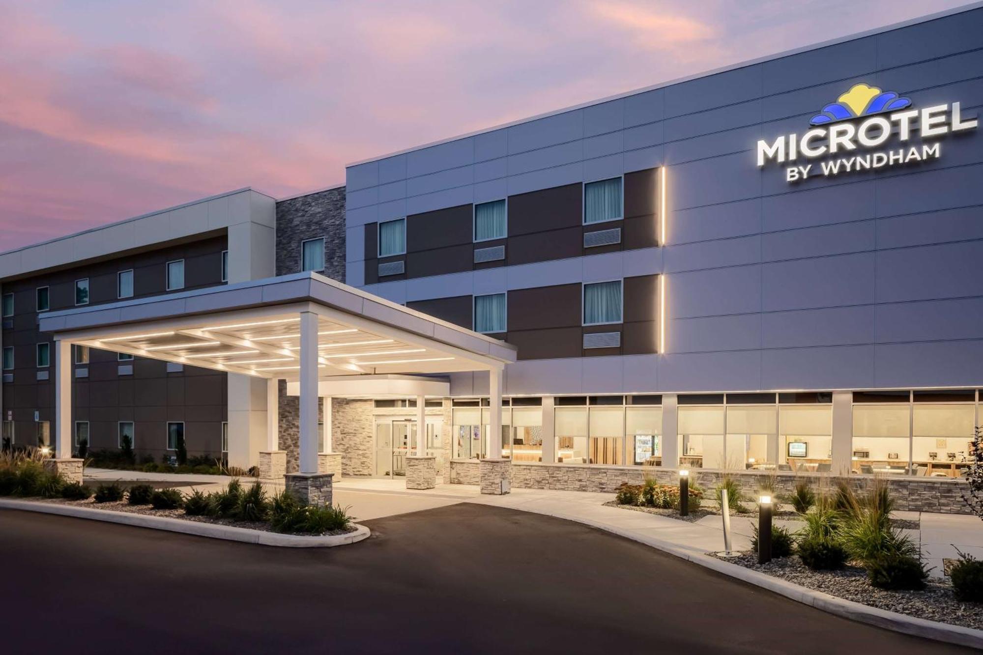 Microtel Inn & Suites By Wyndham Macedon エクステリア 写真