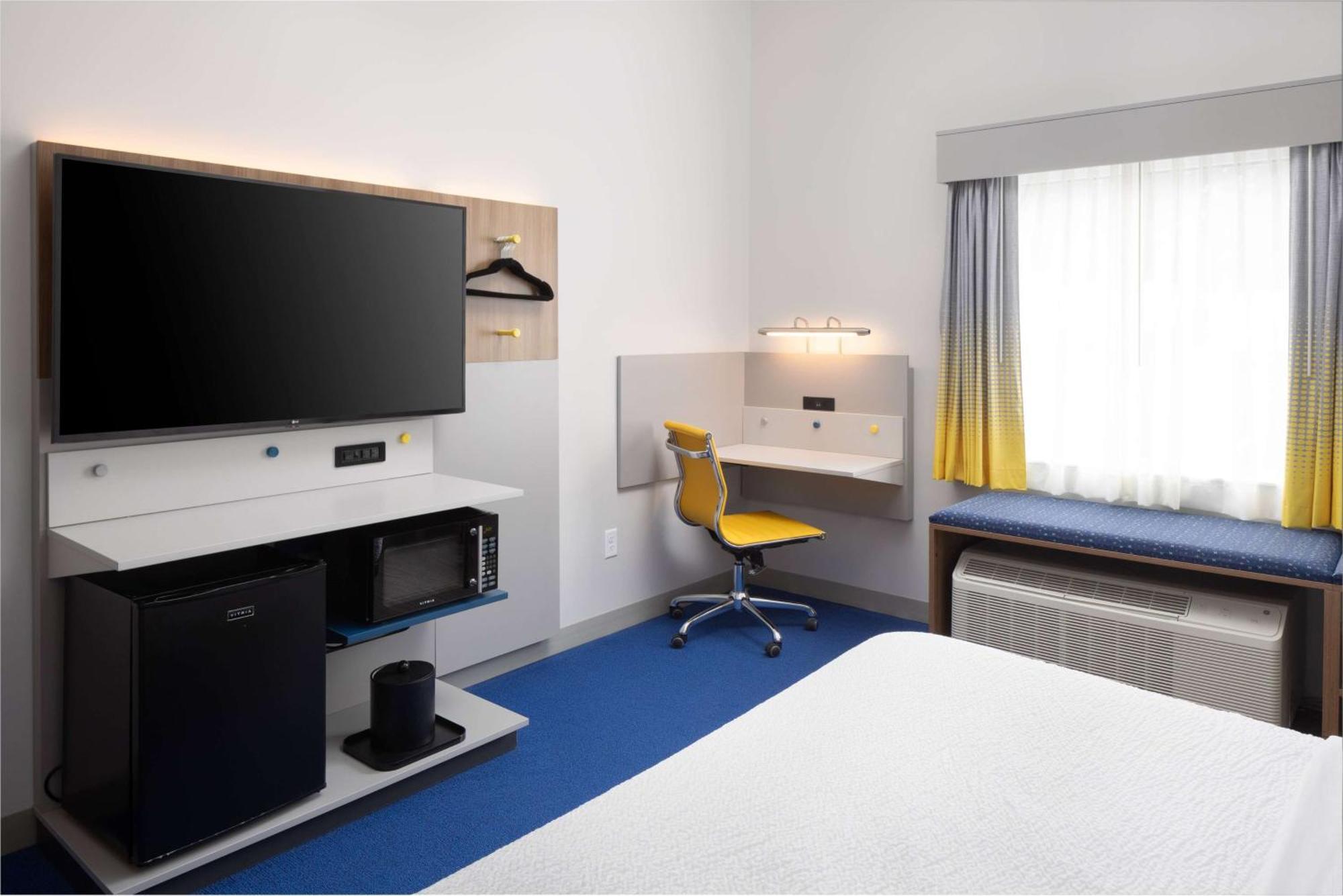 Microtel Inn & Suites By Wyndham Macedon エクステリア 写真