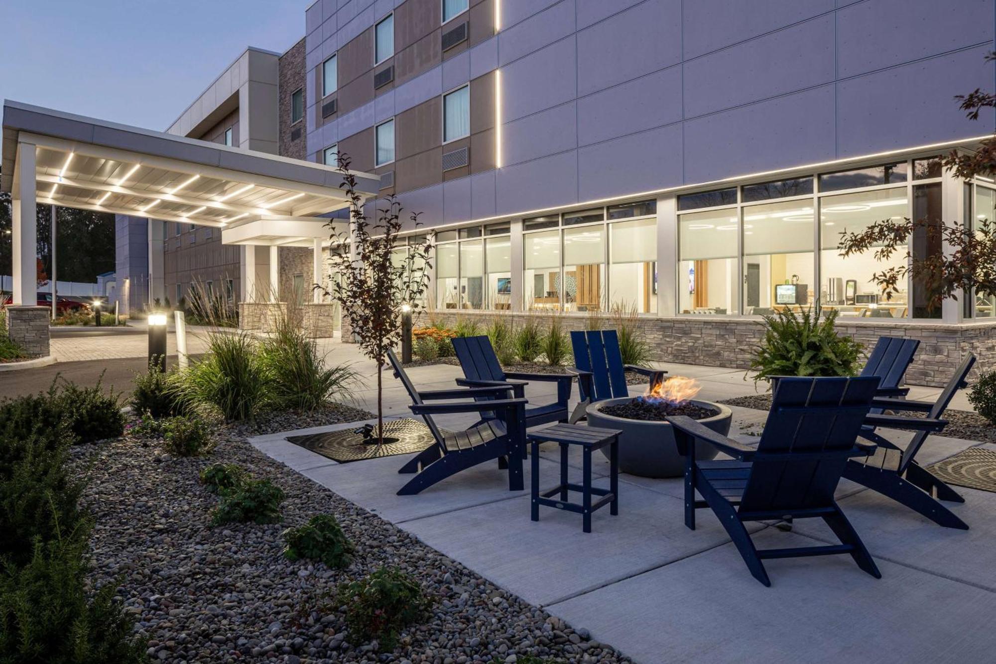 Microtel Inn & Suites By Wyndham Macedon エクステリア 写真