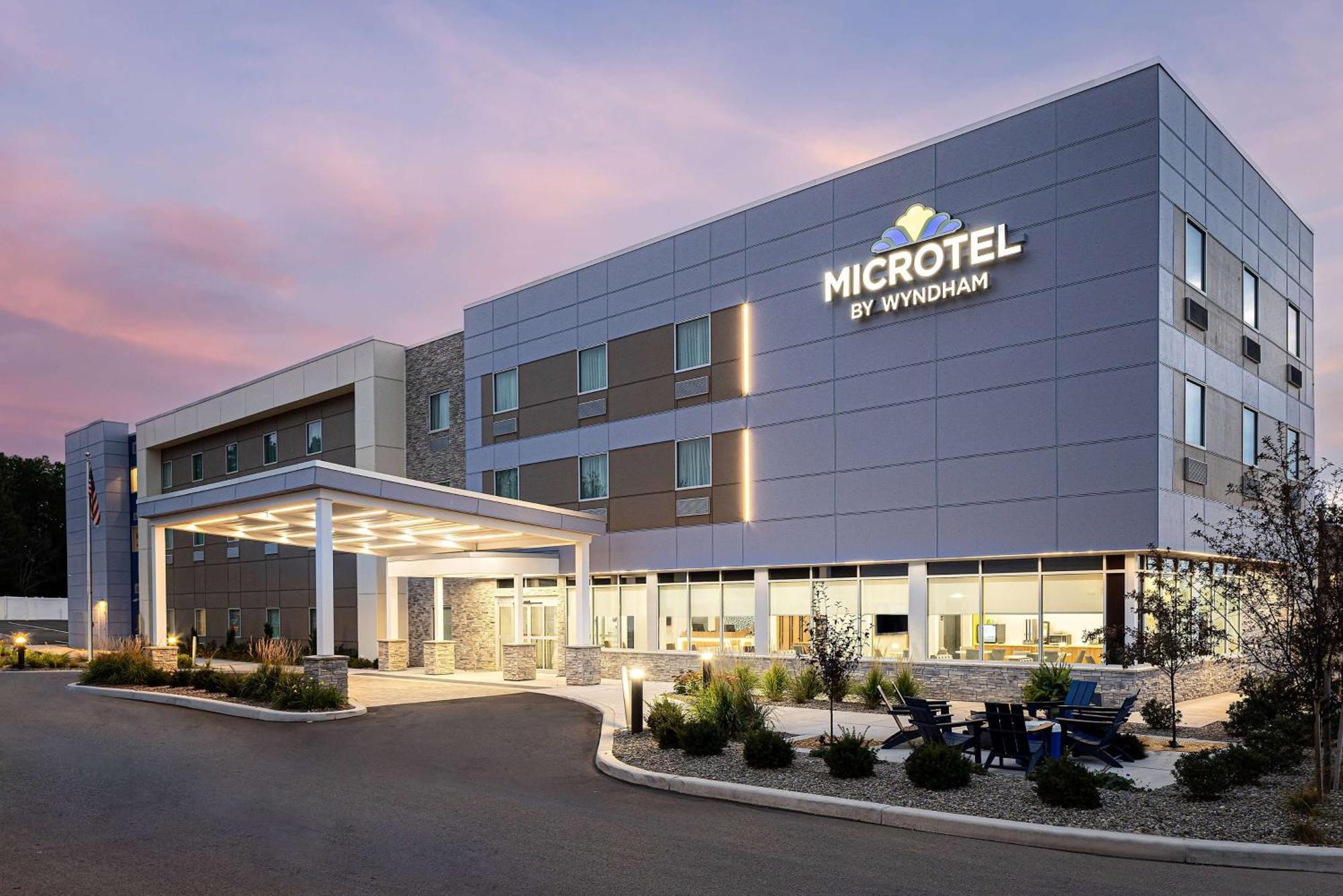 Microtel Inn & Suites By Wyndham Macedon エクステリア 写真